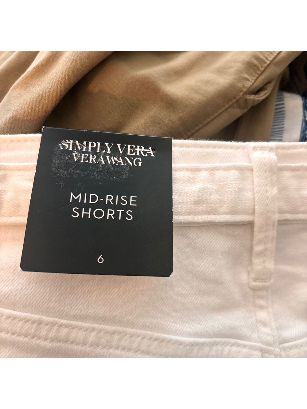 NWT - Vera Wang Denim White Bermuda Shorts Belt, Size 6 - Picture 6 of 8